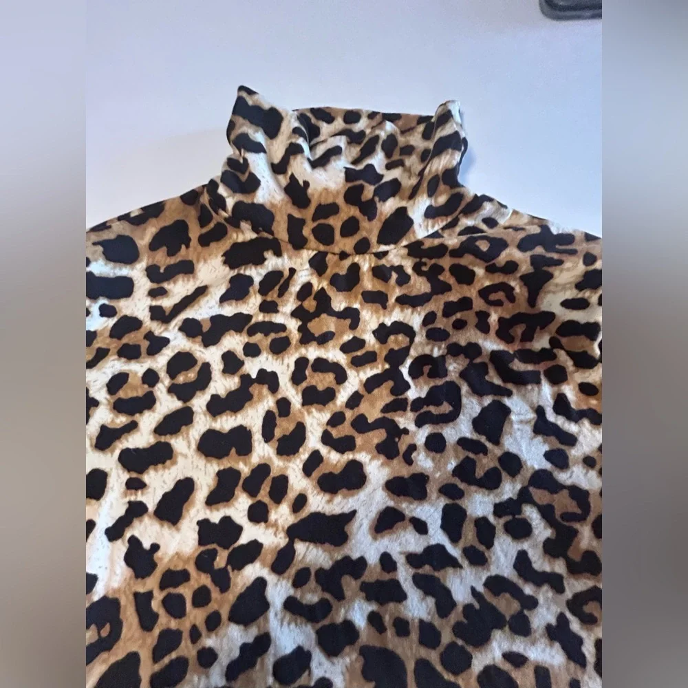 Princie Leopard Print Turtleneck Top Soft Lightweight Jersey Stretch Fabric Sz S - Picture 2 of 10